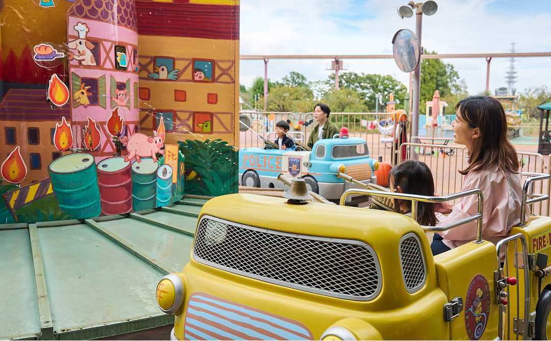 出動！街のウォーターショット隊を楽しむ親子の様子