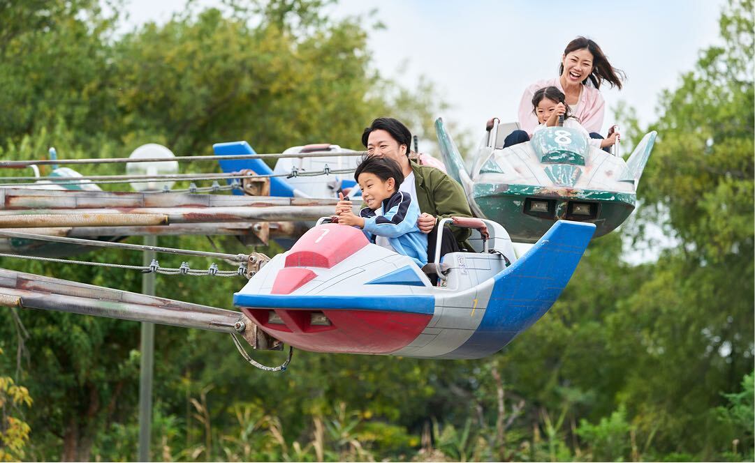 ジャングルファイターを楽しむ親子の様子