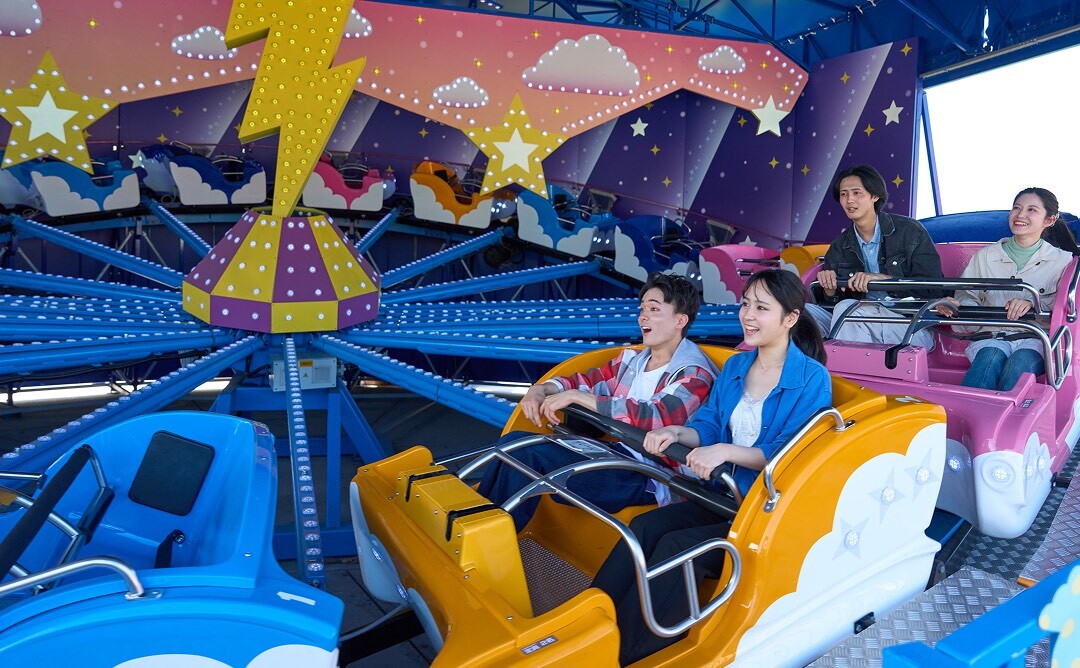 アトラクションを楽しむお客様の様子