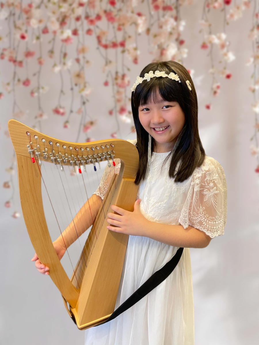 自己紹介用の写真(ハープ).jpg