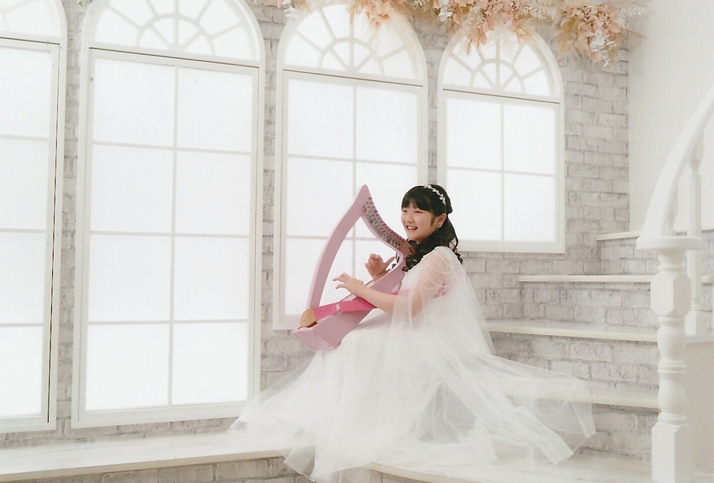 クリスハープ写真(スタジオアリス) (JPG 187KB)